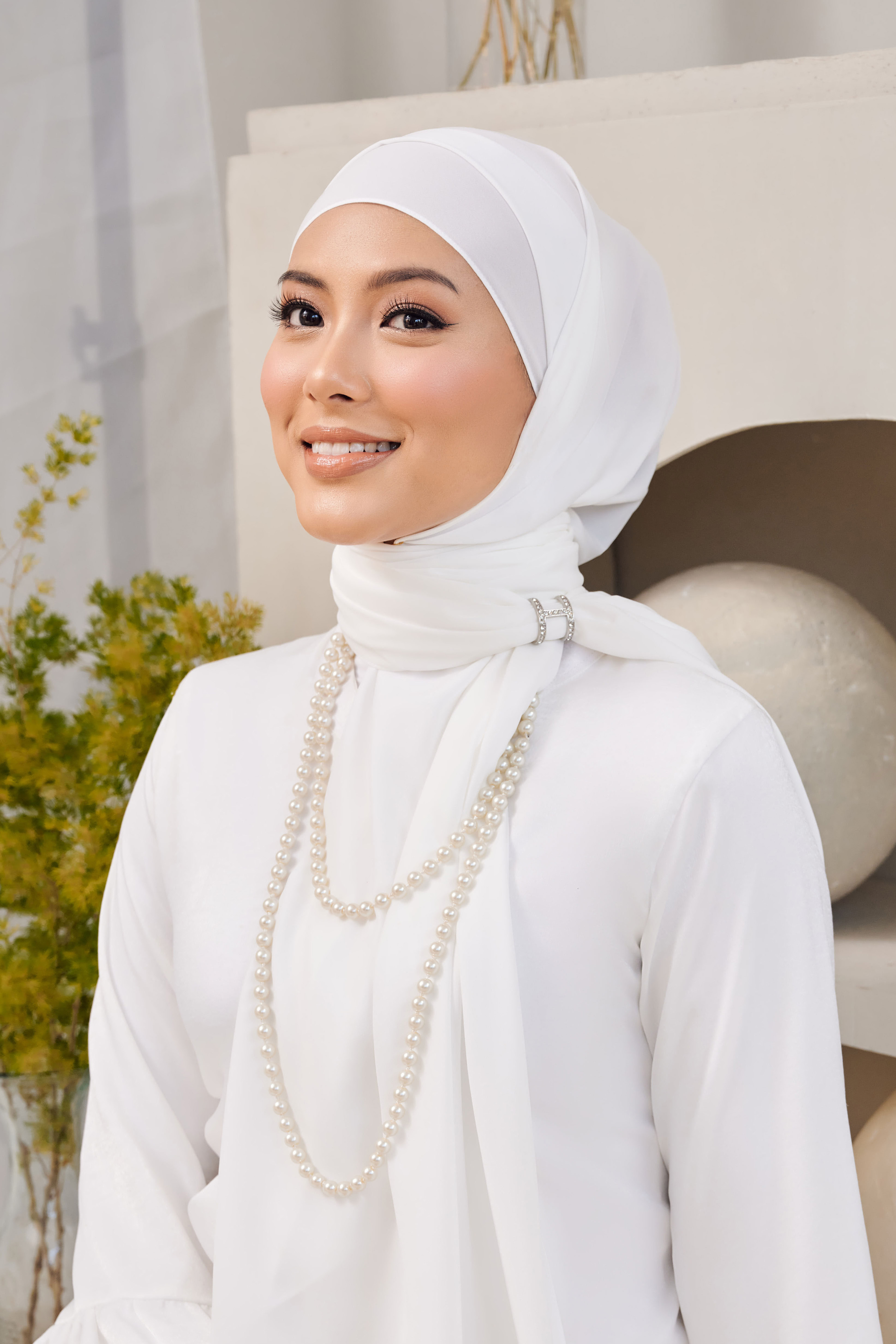 (AS-IS) ALUN Long Shawl in White